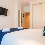 Bed & Breakfast Vinyl Flat -