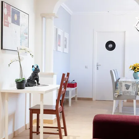 Bed & Breakfast Vinyl Flat -