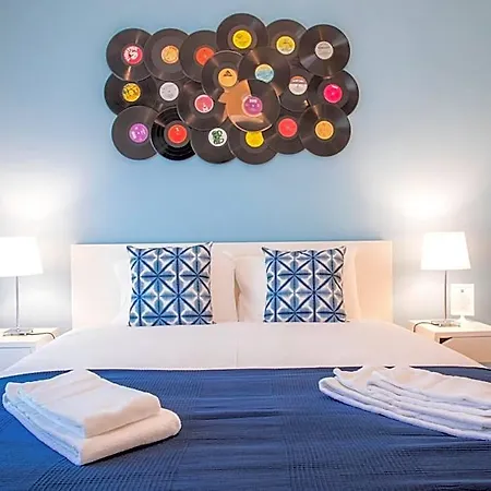 Bed & Breakfast Vinyl Flat - 3*