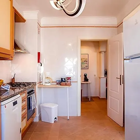 Vinyl Flat - Bed & Breakfast Lagos