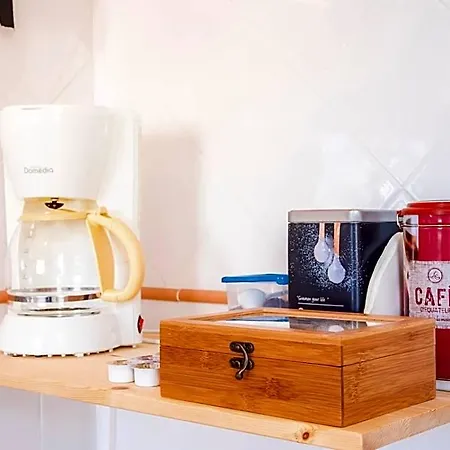 Bed & Breakfast Vinyl Flat - Lagos