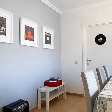 Bed & Breakfast Vinyl Flat - Lagos
