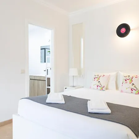 Vinyl Flat - 3* Lagos