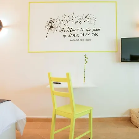 Oda ve Kahvaltı Vinyl Flat - *