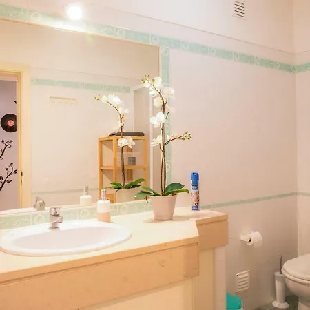 Vinyl Flat - 3* Λάγος