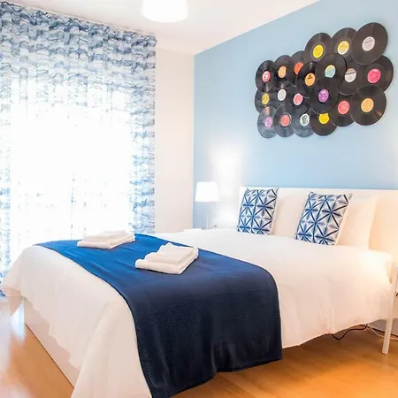 Bed and Breakfast Vinyl Flat - 3*