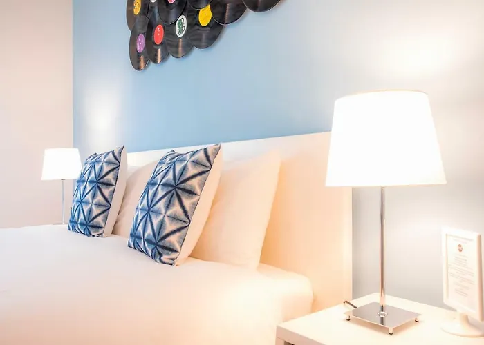 Vinyl Flat - Frühstückspension 3*